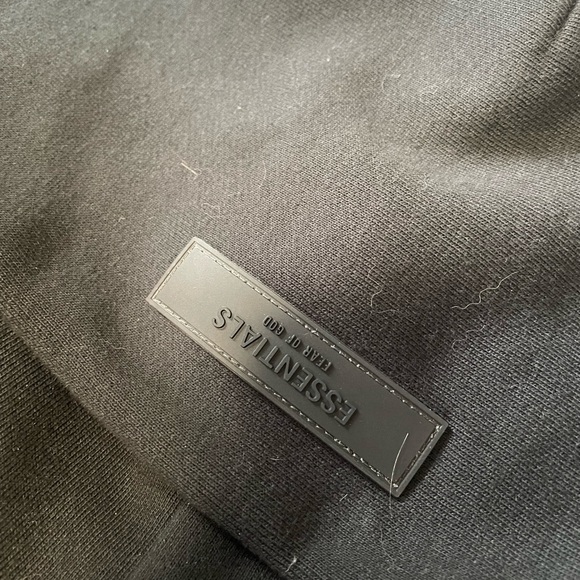 Black ESSENTIALS Fear Of God Hoodie Size M (NWT) - Picture 6 of 9